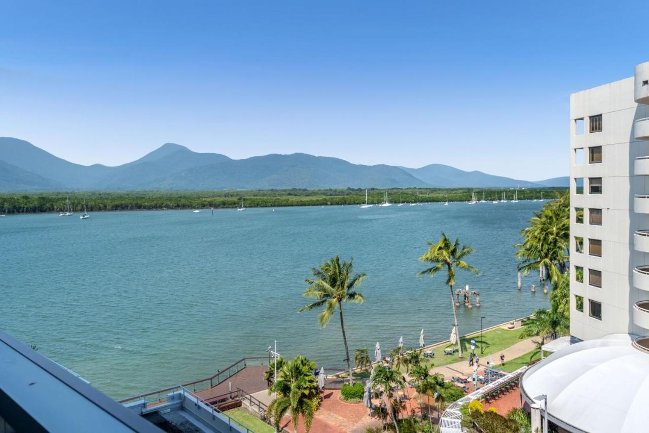 Belle Escapes 703 Harbour Lights With Water Views Cairns